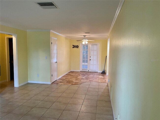 Building Photo - 263 Temple Ln