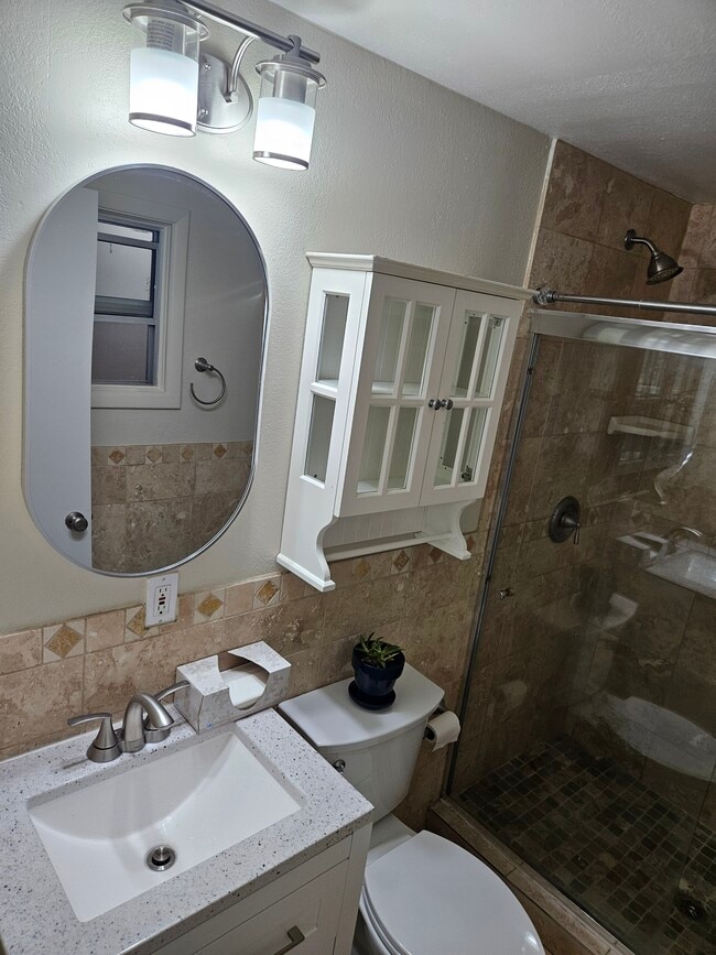 1065 Brunswick St Unit B. Lower, Daly City, CA 94014 Apartments in