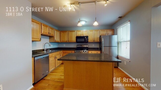 Foto del edificio - Large Logan Circle One Bedroom W/Private B...