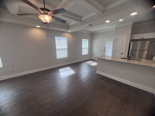 Foto del edificio - 6302 Melanzane Ave