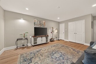 Building Photo - 802 Nashua St