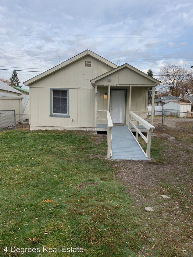 Primary Photo - 2 br, 1 bath House - 2223 E Boone Ave