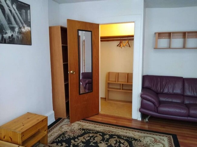 Building Photo - 122 India St