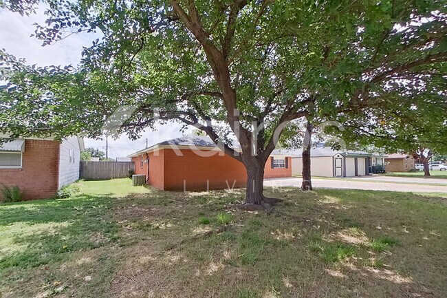 Foto del edificio - 5129 Leland Dr