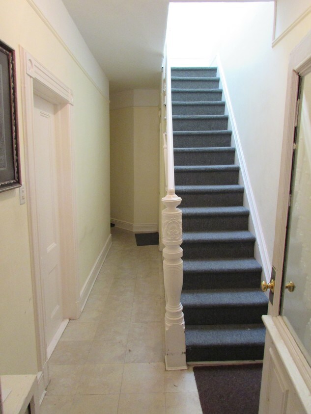 210 - 2542 22nd St