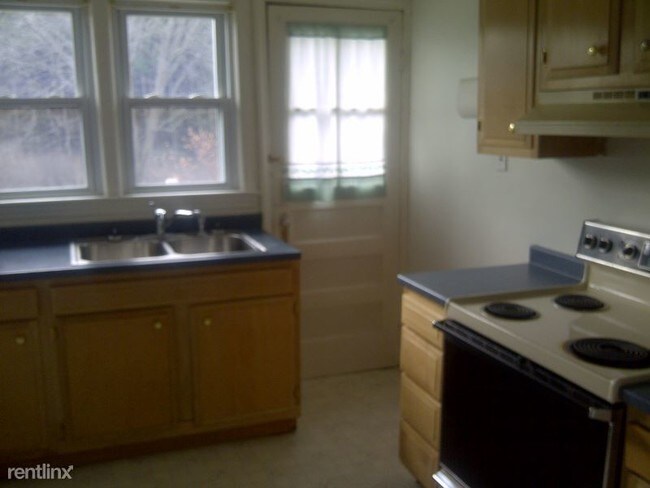 Building Photo - 758 NY-146