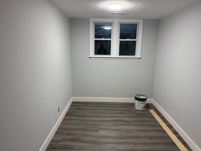 Building Photo - 330 Suter Rd