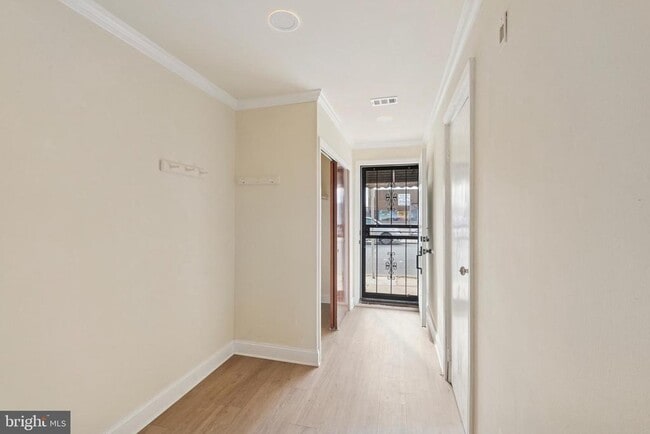 Building Photo - 411 W Shunk St