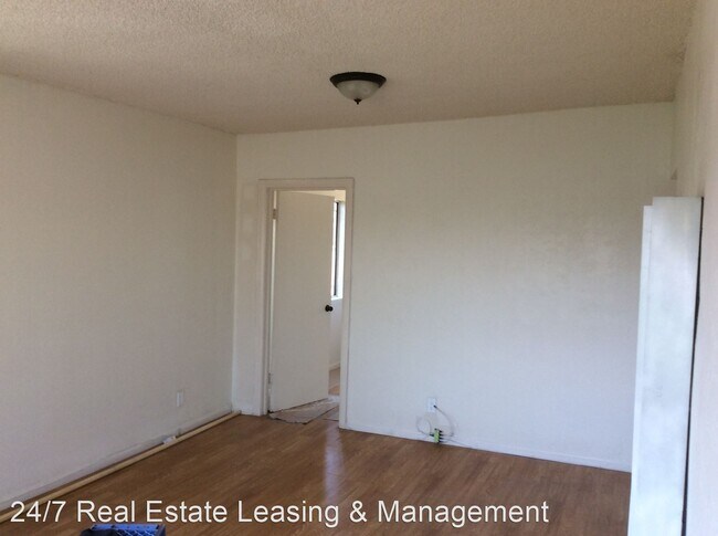 Building Photo - 131-133 W 87th Pl