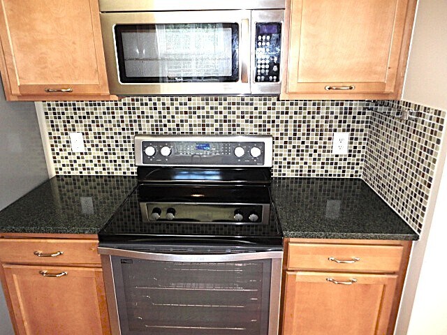 Foto del edificio - 7904 Willow Croft Dr