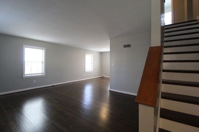 Building Photo - February FREE On This 2 Bedroom 2 Bath Duplex In The Waldo Area