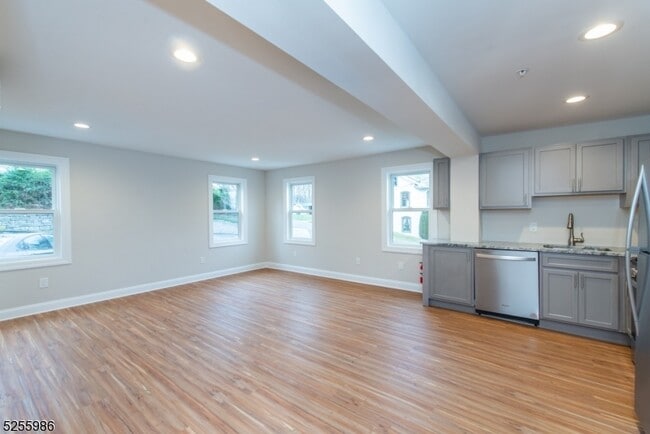 Foto del edificio - 122 Main St