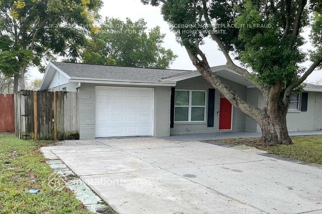 Building Photo - 10824 Oakdale Ave
