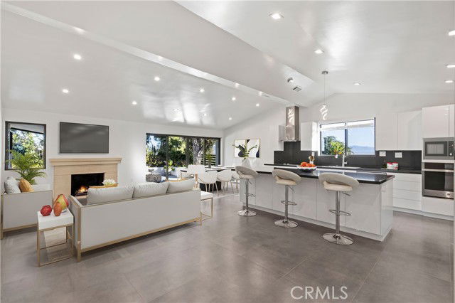 Foto del edificio - 20509 Califa St