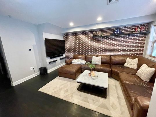 Sala de estar en el 1° piso - 315 W George St