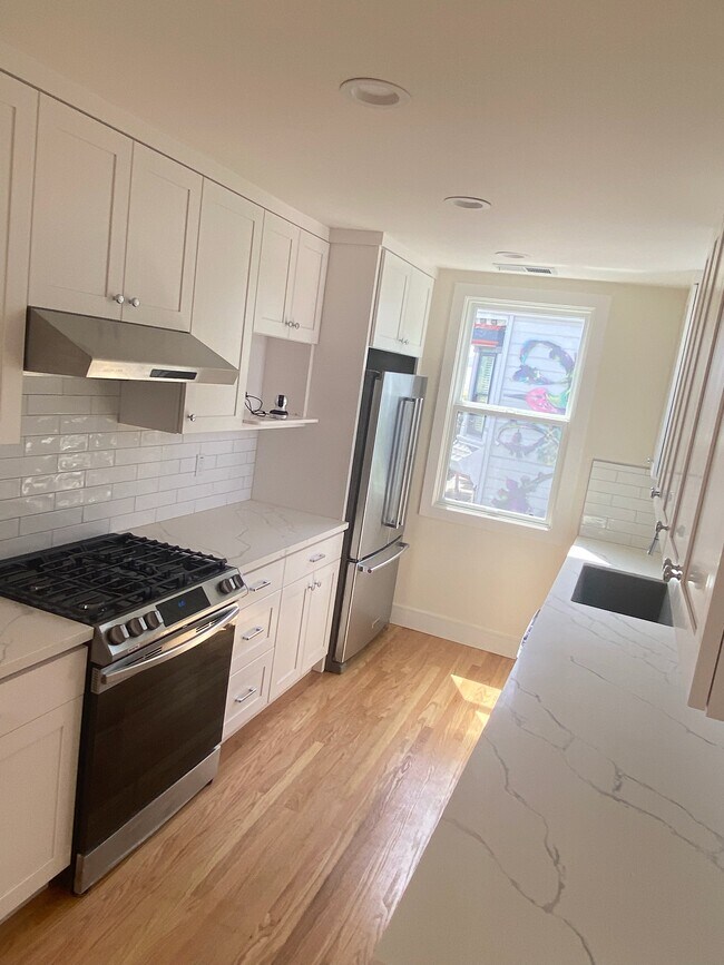 Kitchen - 693 2nd Ave