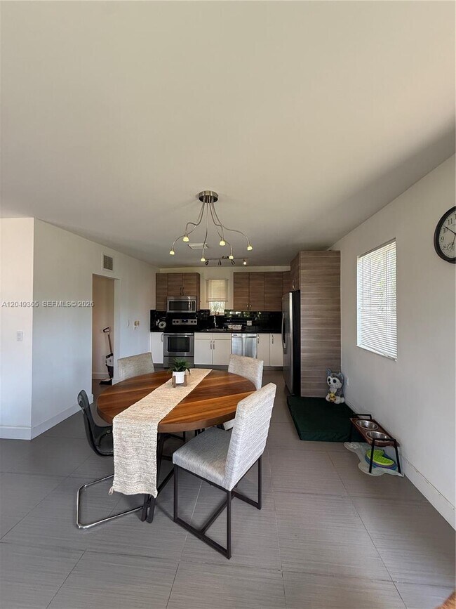 Foto del edificio - 545 NW 121st St