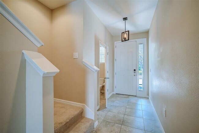 Building Photo - 4500 Silver Lining St