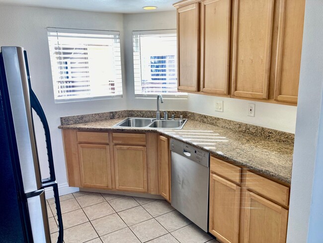 Building Photo - Upcoming!! 2 Bed/1 Bath Condo Apt.  Blocks...