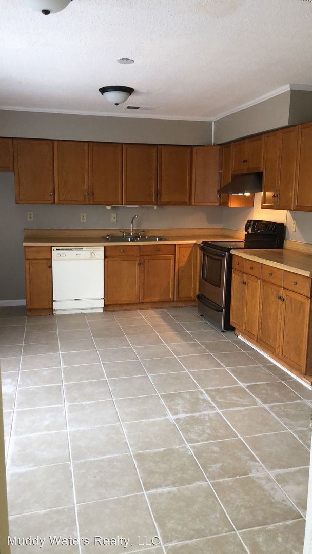Building Photo - 3 br, 1 bath House - 5104 Crestwood Cv