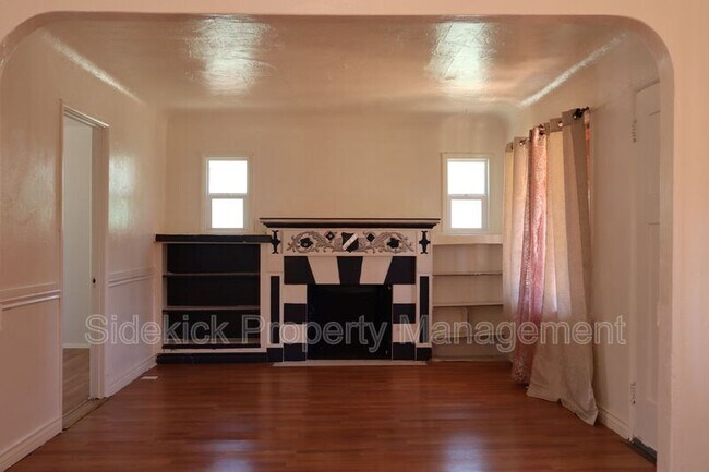 Building Photo - 963 E 67th St
