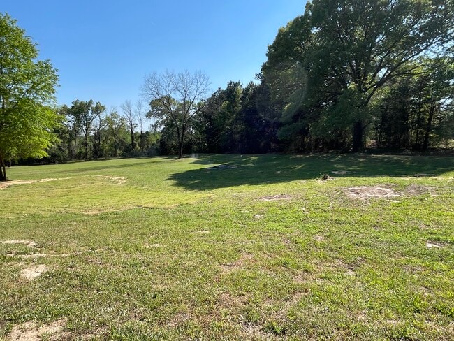 Building Photo - 15021 Hillview Rd