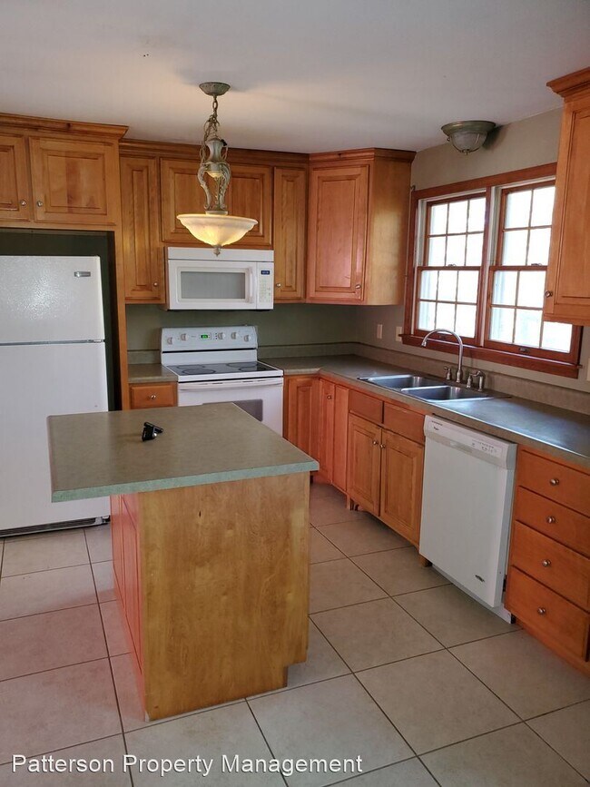 Building Photo - 4 br, 3.5 bath House - 835 Maywood