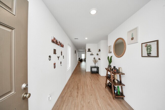 Building Photo - 7319 Clover Chase Dr