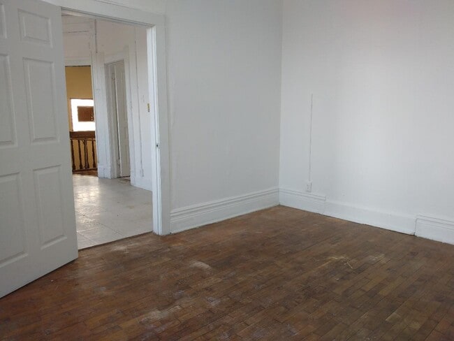Unit Entrance - 2840 S Normal Ave