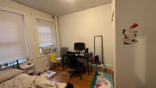 Building Photo - 126 Warren St