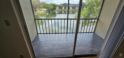 Building Photo - 7910 N Colony Cir