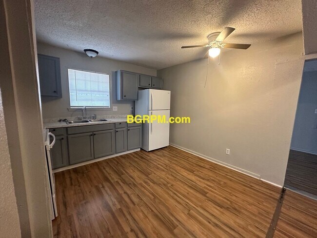 Foto del edificio - Fully Furnished 4 Bdrm Home