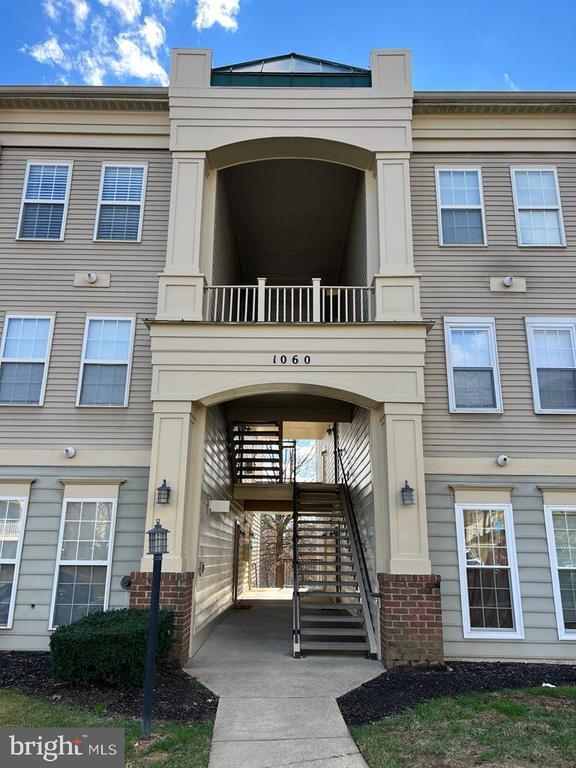 Building Photo - 1060 Gardenview Loop