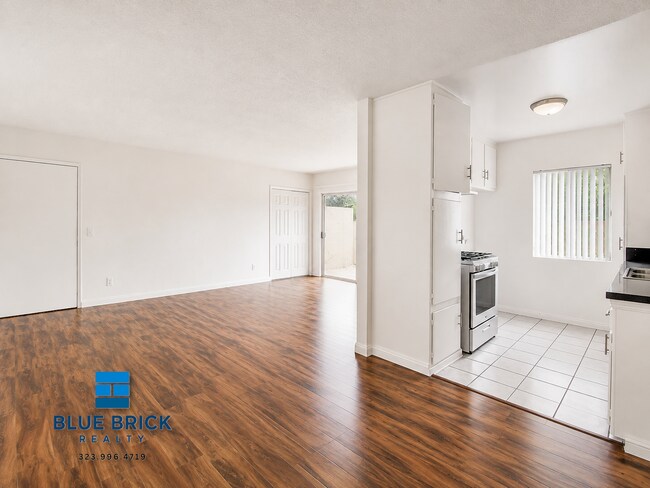 Foto del edificio - 8330 Willis Ave
