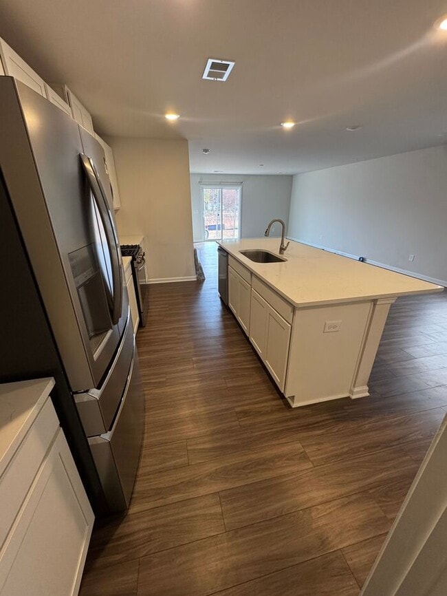 Foto del edificio - 5BR w/ Backyard & Driveway in Camden, SC