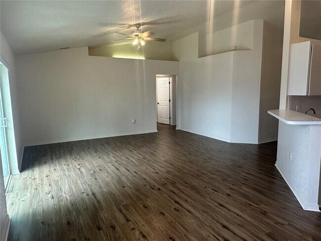 Building Photo - 133 Seven Oaks Dr
