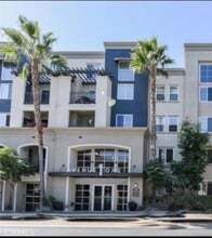 Building Photo - 2324 Scholarship