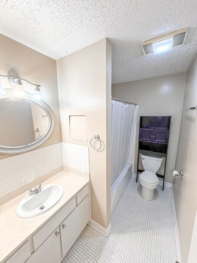 Foto del edificio - 2 bed Condo in Central Longview
