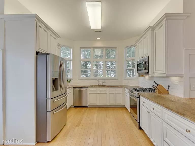 Building Photo - 3 br, 3 bath House - 413 23 1/2 St