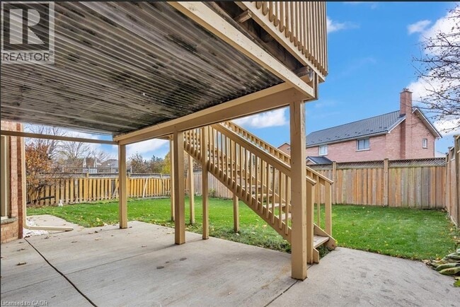 Building Photo - 18 Wallace Dr