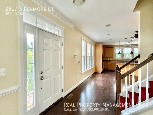 Foto del edificio - Stunning Shirlington End Unit w/ Roof Deck!