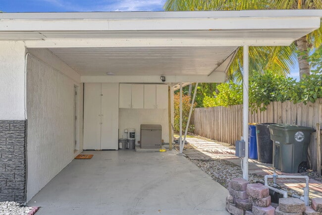 Building Photo - 1911 Cypress Ave