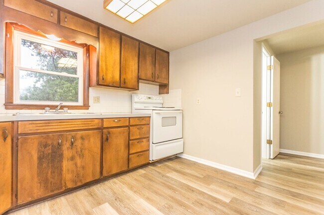 Building Photo - 115 3rd St NW