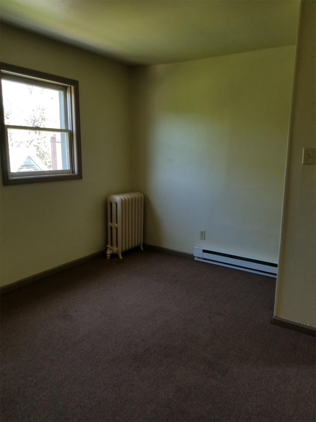 Building Photo - 23 E Ridge St