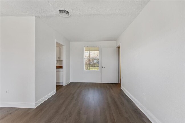 Building Photo - 5234 Browncroft St