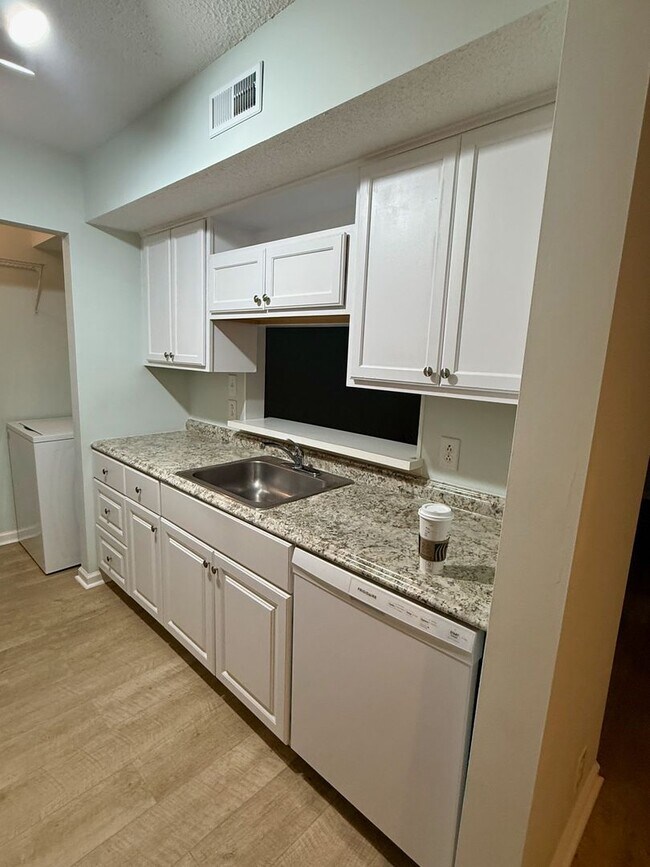 Foto del edificio - Comfortable coastal living in a convenient mid-island location! Available Now!