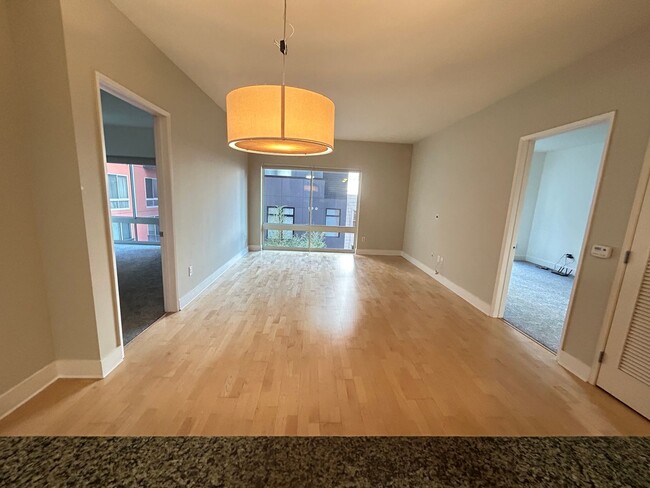 Building Photo - Epic REA - Great 2 BR/2 Ensuite BA Condo w...