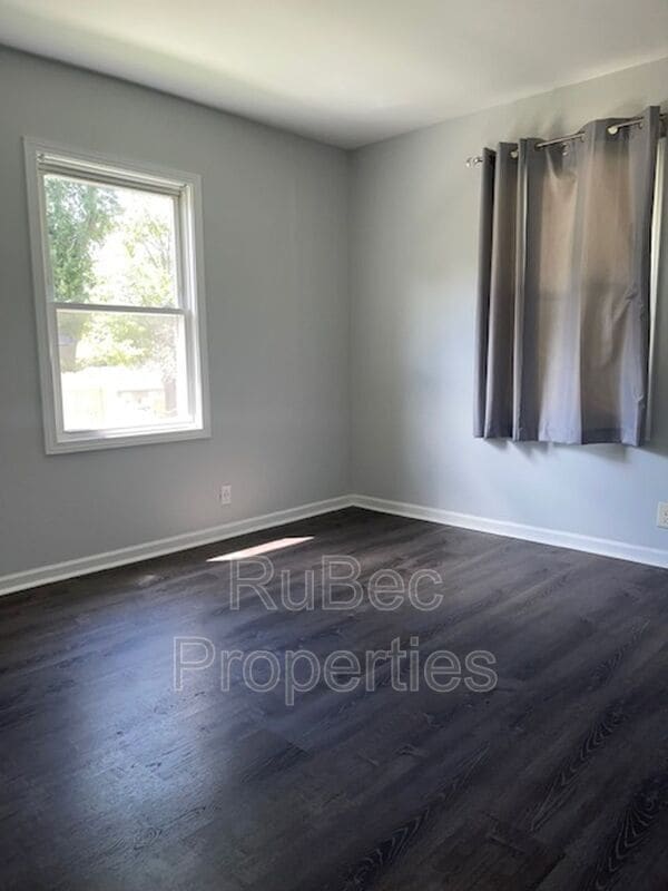 Building Photo - 1025 Holland Ave