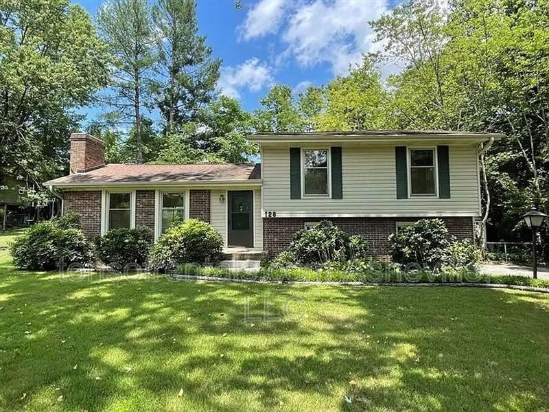 Foto principal - 128 Underhill Rd