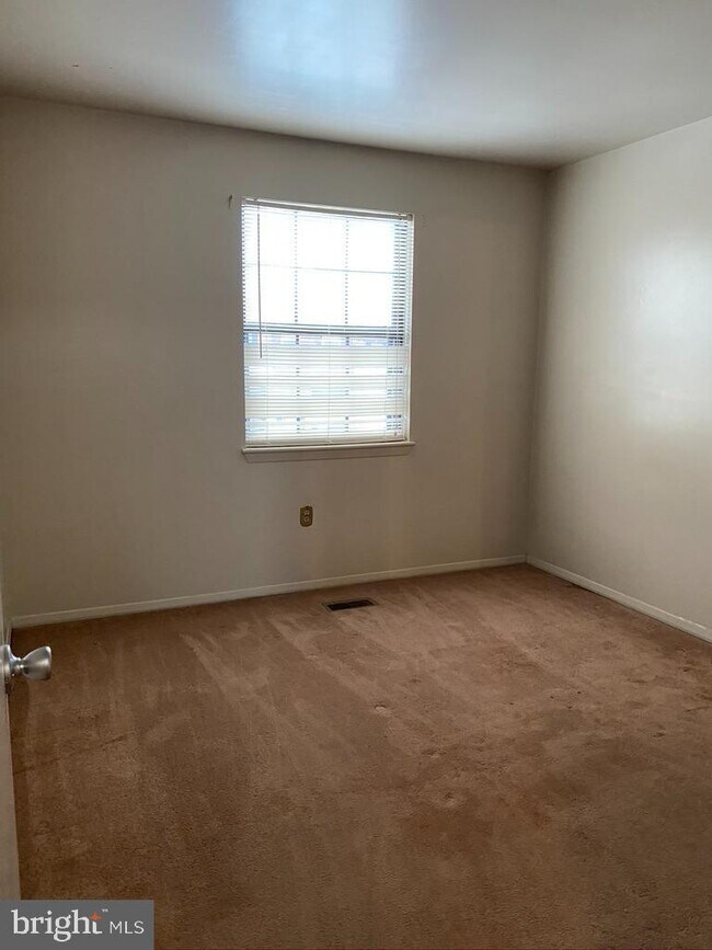 Foto del edificio - 23 Heather Hill Rd